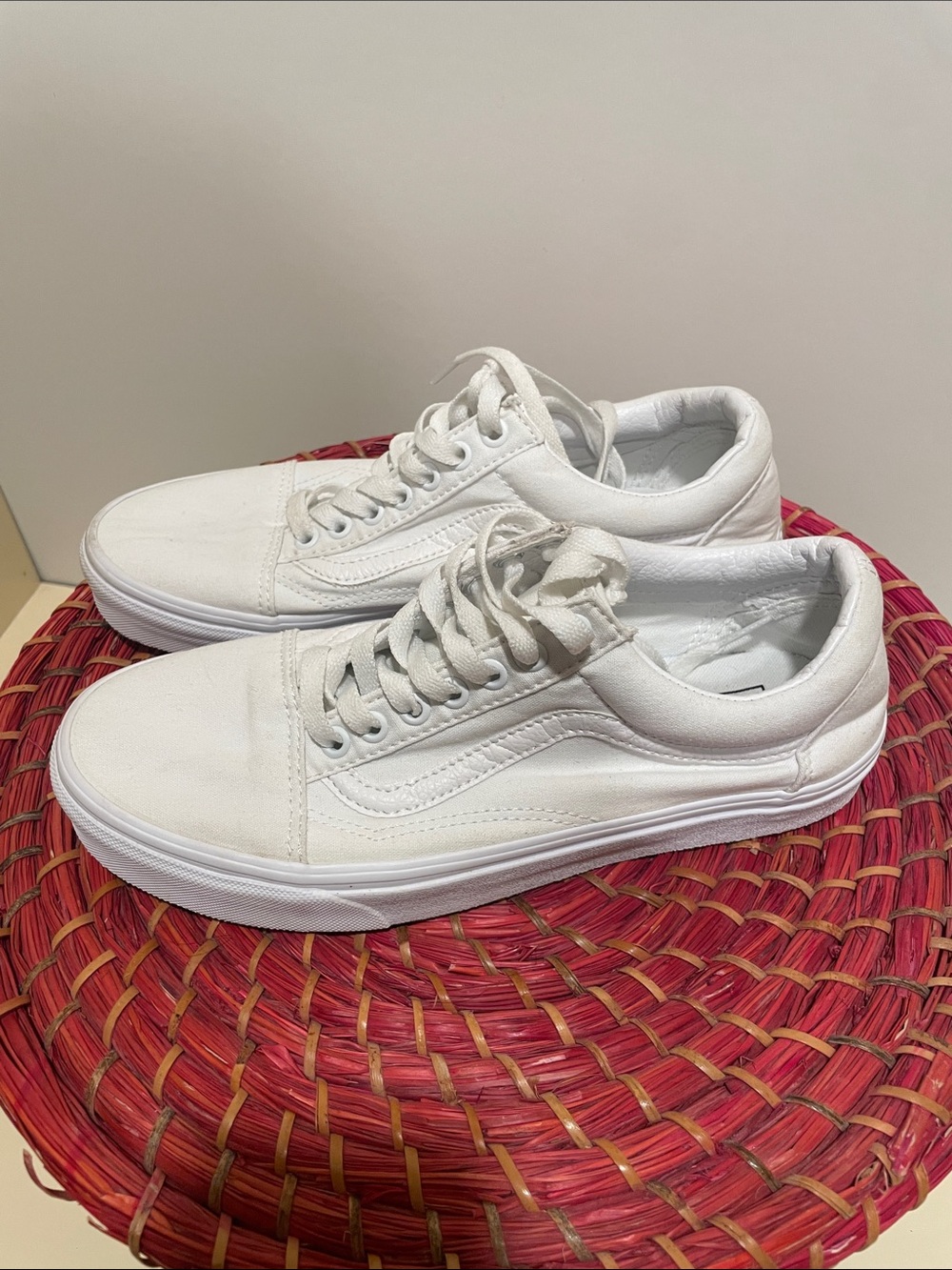 Vans White Low-Top Canvas Sneakers - Men's Lace-Up Casual Shoes
